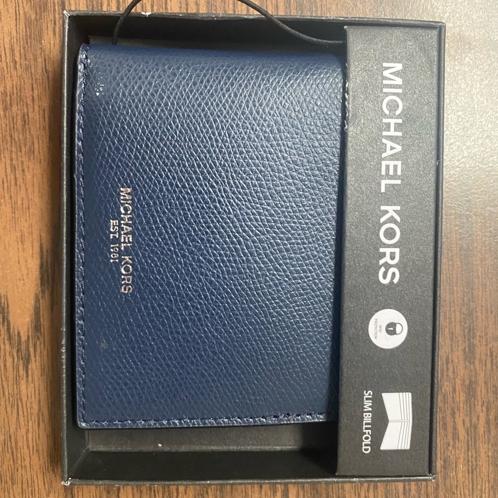 Michael Kors Navy wallet. NWT. - Picture 2 of 4